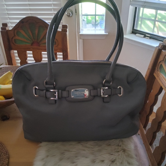 Michael Kors Handbags - Michael Kors Weekender Hamilton Duffle/Purse Bag Xl EUC Authentic